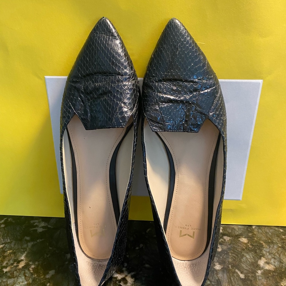 Elegant Marc Fisher Black Snakeskin Vintage Women's Shoes/Flats